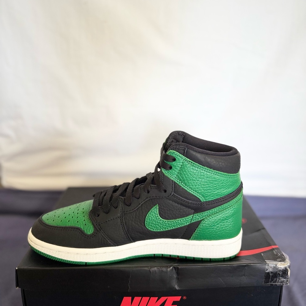 AUTHENTIC Jordan 1 Retro OG High Pine Green 2.0 size 8 555088-030 2020 PRE-OWNED - Picture 4 of 9